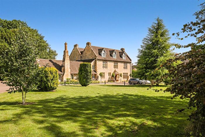 2 Bedroom Flat For Sale In Butt Street, Minchinhampton, Stroud, GL6