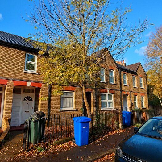 2 Bedroom Apartment To Rent In Riverview Flats London Road Purfleet, RM19