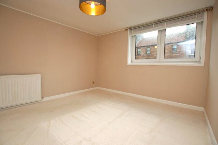 3 Bedroom Flat To Rent In The Vennel, Linlithgow, EH49