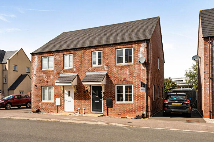 3 Bedroom Semi-Detached House For Sale In Chaffinch Way, Banbury, Oxfordshire, OX15