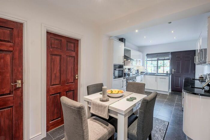 4 Bedroom Detached House For Sale In Maidensbridge Road, Wall Heath, DY6
