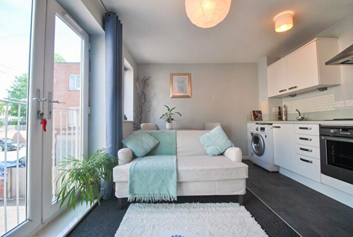 1 Bedroom Flat For Sale In Yalland Close, Fishponds, BS16