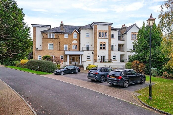 2 Bedroom Flat For Sale In The Manor, Badgers Holt, TN2