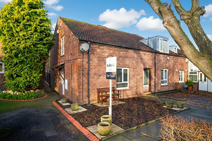 2 Bedroom End Of Terrace House For Sale In Deane Field View, Waterthorpe, S20