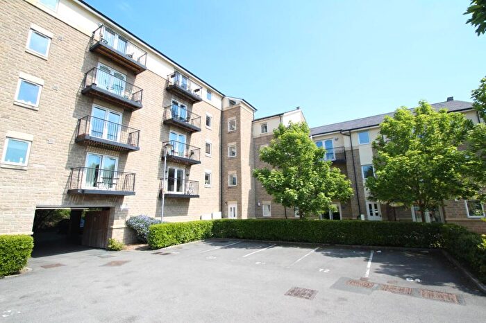 2 Bedroom Flat To Rent In Thackray Court, Cornmill View, Horsforth, Leeds, LS18