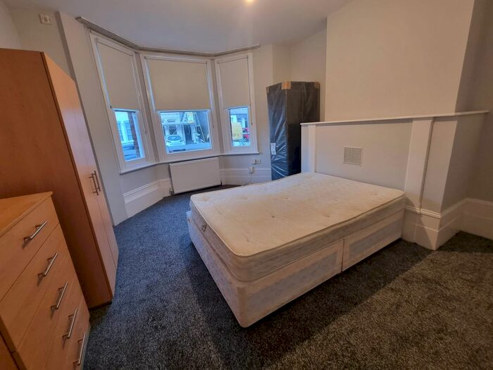 2 Bedroom Flat To Rent In Gordon Road, West Ealing, London, W13
