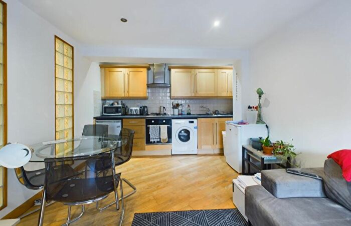 2 Bedroom Flat For Sale In Flat D, Old Ford Road, Tower Hamlets, London, E3