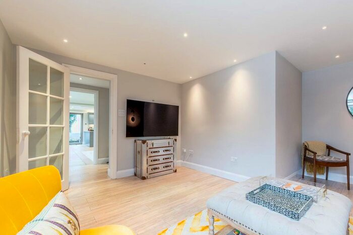 3 Bedroom Detached House To Rent In Bathgate Road, Southfields, London, SW19