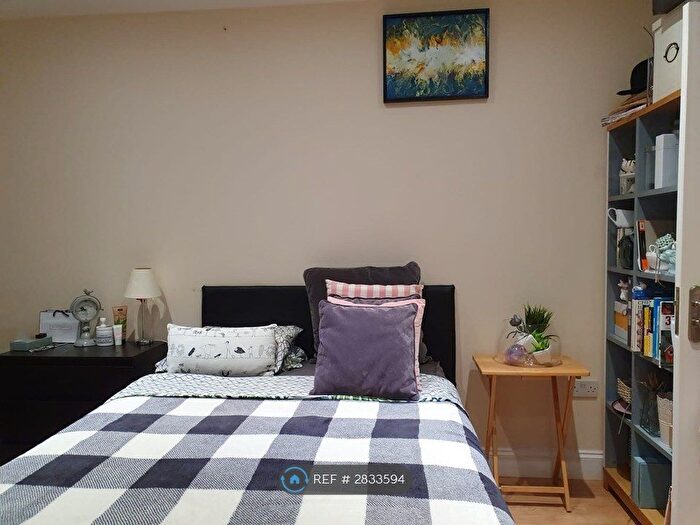 Studio To Rent In Chatsworth Crescent, Hounslow, TW3