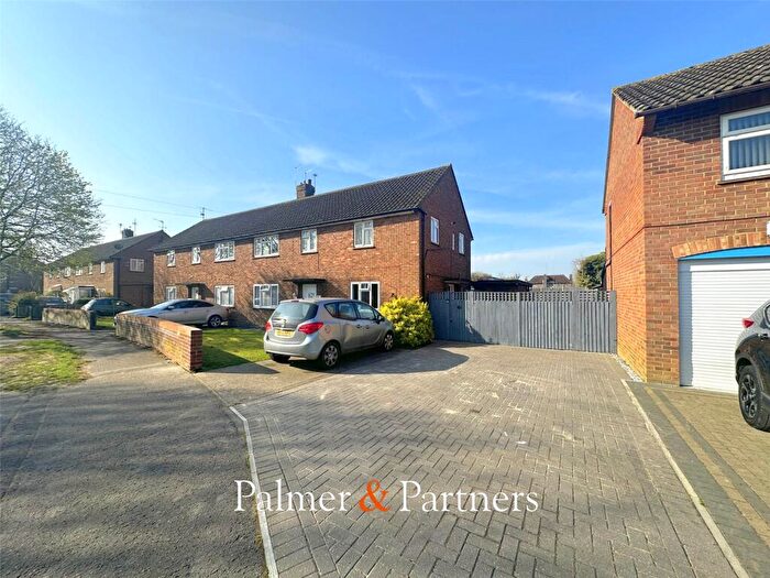 2 Bedroom Maisonette For Sale In Hazell Avenue, Shrub End, Colchester, Essex, CO2