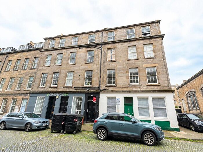 3 Bedroom Flat To Rent In Barony Street, New Town, Edinburgh, EH3