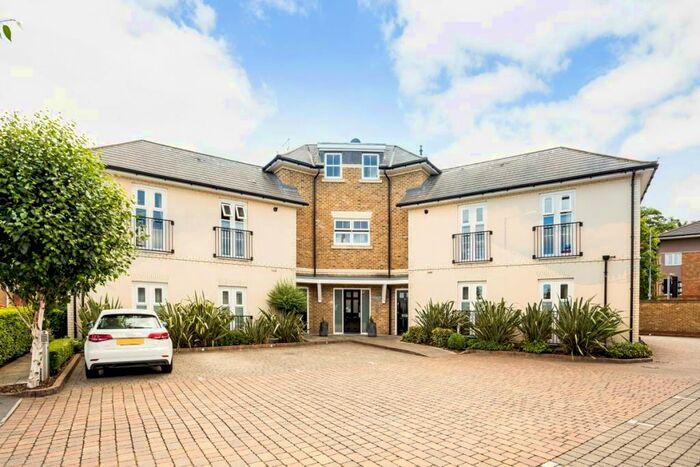2 Bedroom Apartment To Rent In Oak Lane Windsor, SL4