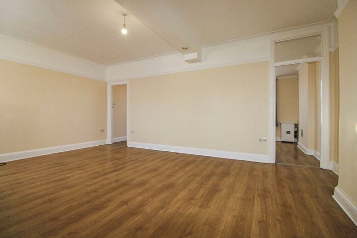 2 Bedroom Flat To Rent In Drayton Waye, Kenton, Harrow, HA3