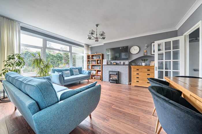 2 Bedroom Apartment For Sale In Mottingham Lane, London, SE9