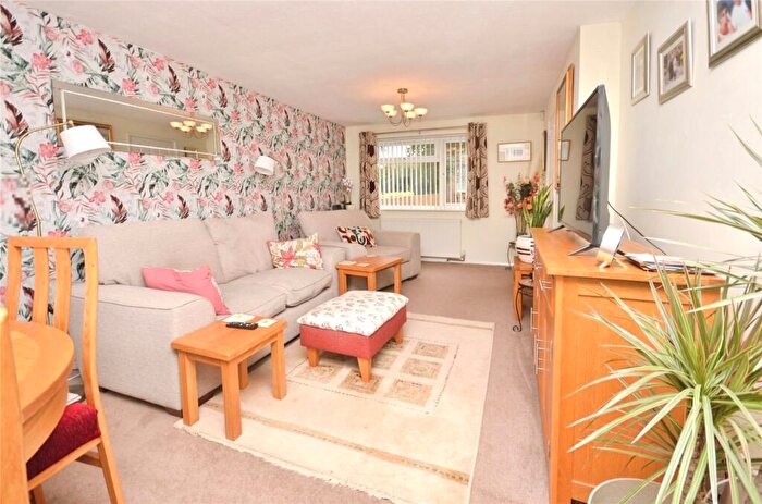 3 Bedroom End Of Terrace House For Sale In Elmhurst Road, Aylesbury, Buckinghamshire, HP20