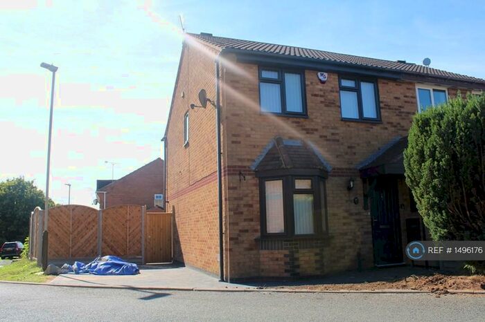 3 Bedroom Semi-Detached House To Rent In Cranesbill Road, Hamilton, Leicester, LE5