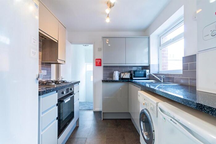 5 Bedroom Maisonette To Rent In Dinsdale Road, Sandyford, Newcastle Upon Tyne, NE2