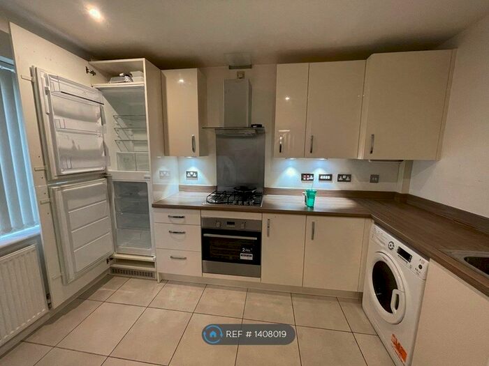 3 Bedroom Semi-Detached House To Rent In Arthur Keen Drive, Smethwick, B66