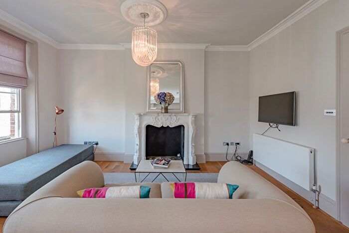 1 Bedroom Flat To Rent In Chepstow Crescent, W11
