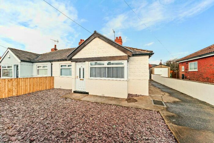 2 Bedroom Bungalow To Rent In Oak Road, Leeds, LS15