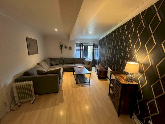 2 Bedroom Flat To Rent In Flat Mez . Copland Road, G51