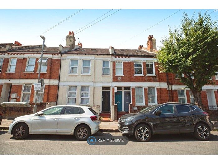 2 Bedroom Flat To Rent In Gilbey Road, Tooting, SW17