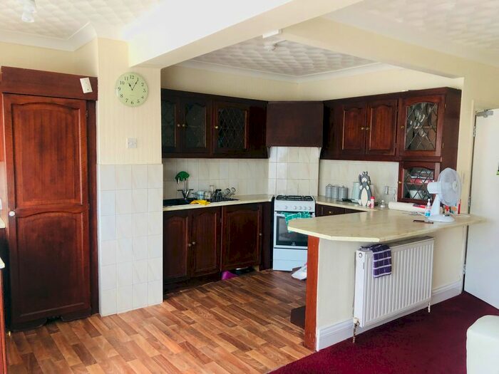 3 Bedroom End Of Terrace House To Rent In Netherfield Road, Barking, IG11