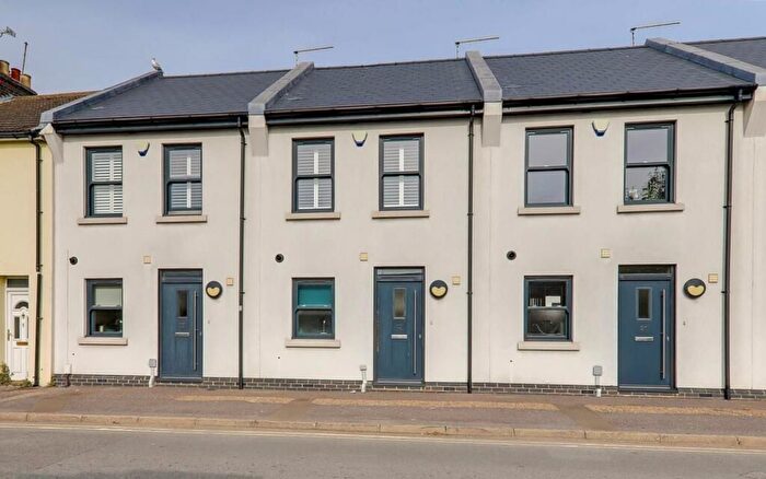 2 Bedroom Terraced House To Rent In Lyndhurst Road, Worthing, BN11