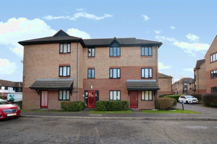 1 Bedroom Apartment To Rent In Copperfields, Basildon, SS15