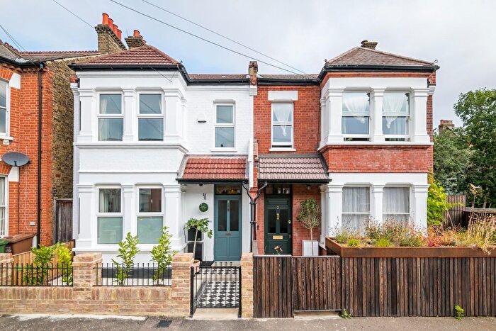 3 Bedroom Semi Detached House For Sale In Whatman Road, Forest Hill, London, SE23