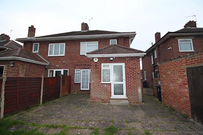 3 Bedroom End Of Terrace House To Rent In Kingshill Avenue, Northolt, UB5