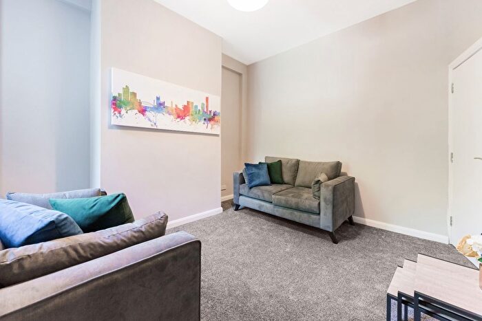 4 Bedroom Flat To Rent In Coronation Street, Salford, M5