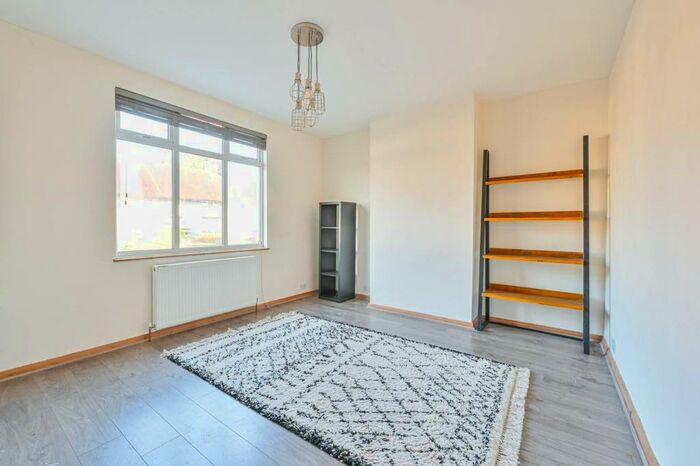 3 Bedroom End Of Terrace House To Rent In Mayeswood Road, Lee, London, SE12