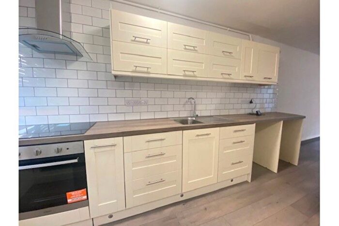 2 Bedroom Flat To Rent In Ellaline Road, Hammersmith, London, W6