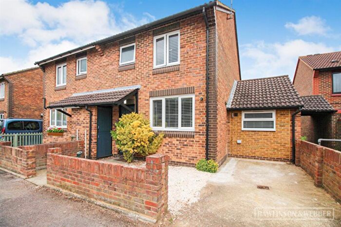 3 Bedroom Semi-Detached House For Sale In Glebelands, KT8