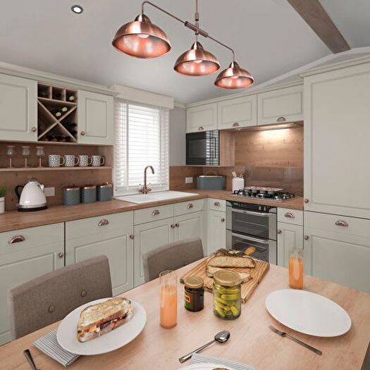 2 Bedroom Park Home For Sale In Flamingo Land, Malton, YO17