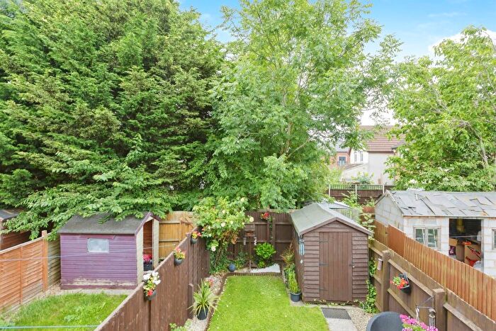 2 Bedroom End Of Terrace House For Sale In Glebelands Road, Leicester, LE4