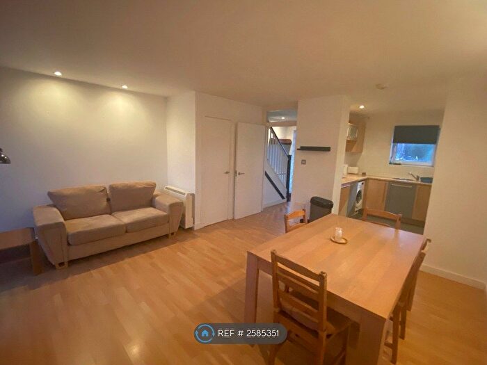 2 Bedroom Flat To Rent In Manchester, Manchester, M15