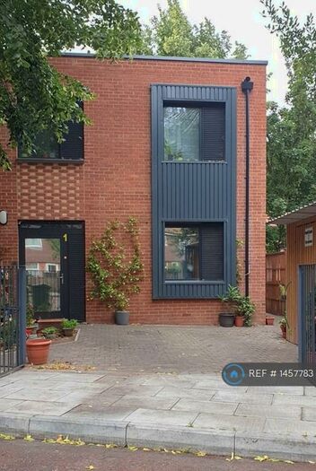4 Bedroom Semi-Detached House To Rent In Cape Apartments, London, SE16