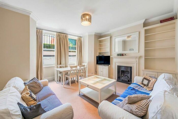 2 Bedroom Flat To Rent In Drive Mansions, Fulham, London, SW6
