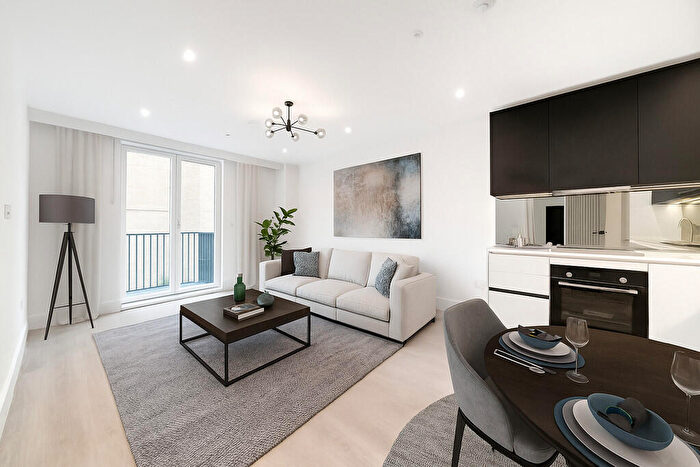 3 Bedroom Apartment To Rent In Sidney Street, Whitechapel, London, E1