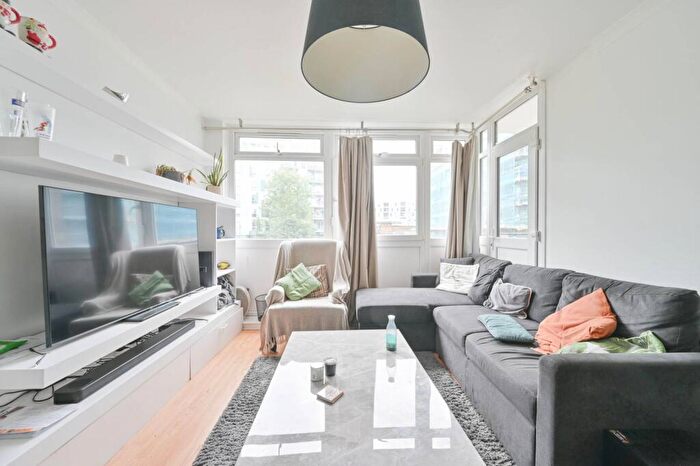 2 Bedroom Flat To Rent In Dickens Estate, Bermondsey, London, SE16