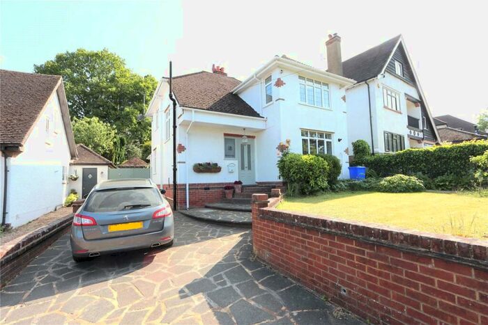 3 Bedroom Detached House To Rent In Waverley Road, Farnborough, Hampshire, GU14
