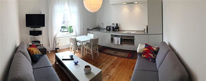 2 Bedroom Flat To Rent In Park View Court, Torrington Park, London, N12