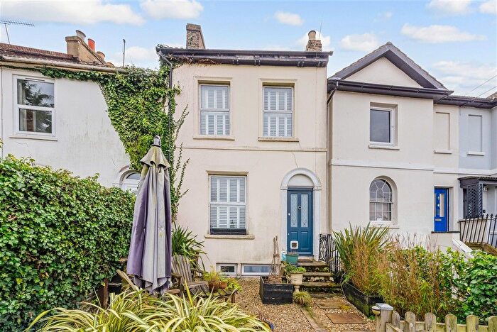 3 Bedroom Terraced House For Sale In Shrubbery Road, Gravesend, Kent, DA12