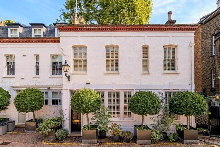 2 Bedroom Mews To Rent In Horbury Mews, London, W11