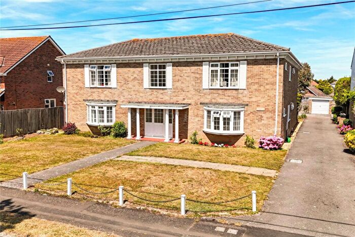 2 Bedroom Apartment For Sale In Barton Wood Road, Barton On Sea, New Milton, Hampshire, BH25