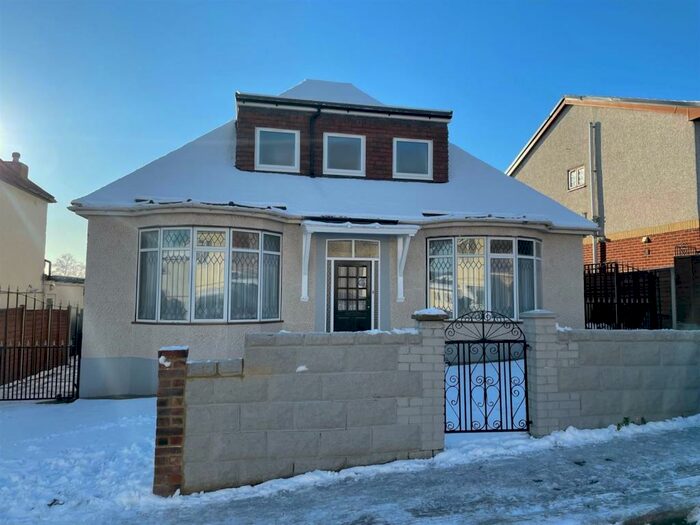 5 Bedroom Detached Bungalow To Rent In Brompton Lane, Strood, ME2