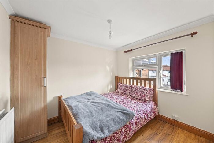 3 Bedroom End Of Terrace House For Sale In Kingsway, Hayes, UB3
