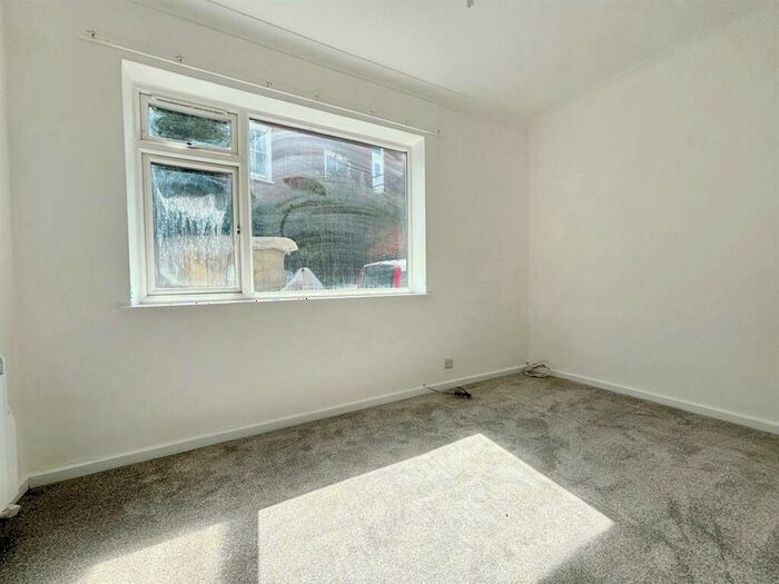 1 Bedroom Flat For Sale In Lewes Road, Eastbourne, BN21